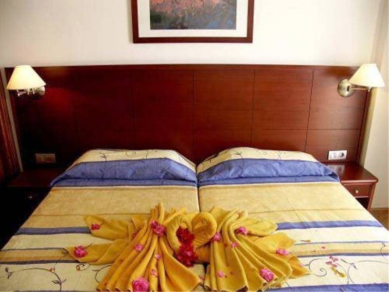 Floresta Aparthotel 3*